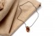 Conjunto de adereço em ouro bicolor matizado composto por brincos, colar e anel 