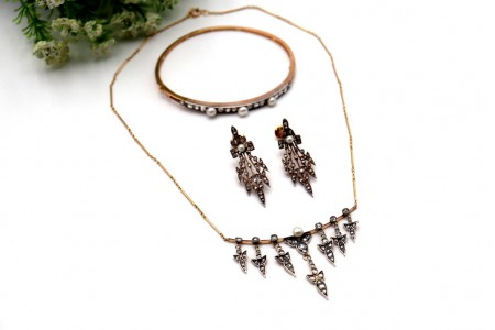Conjunto de adereço em ouro e prata composto por Pulseira, Gargantilha e Brincos