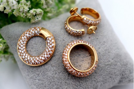 Conjunto de adereço em ouro amarelo com diamantes (314) em talhe brihante