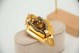 Conjunto de adereços com brincos e pregadeira em ouro amarelo com pérolas