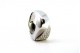 Anel em ouro branco com diamantes (33) em talhe brilhante.