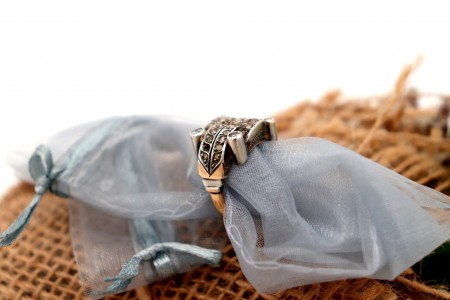 Anel em ouro com lascas de diamante