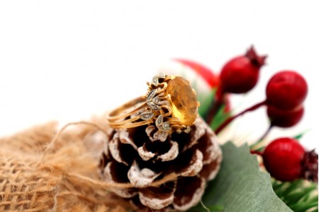 Anel em ouro de três bandas com diamantes (6)