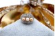 Anel em ouro com lascas de diamantes  e 18 em talhe brilhante 8/8