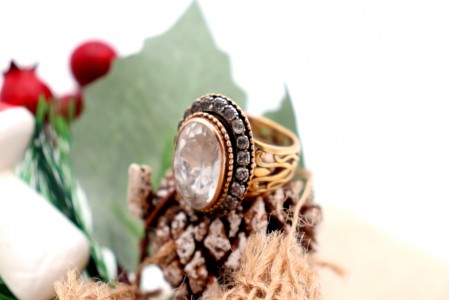 Anel em ouro com lascas de diamantes