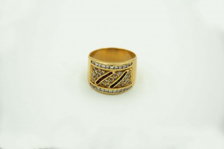 Anel de ouro amarelo com diamantes (40) em talhe brilhante 8/8 e pedras coloridas.