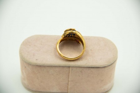 Anel de ouro amarelo com diamantes (24) em talhe brilhante