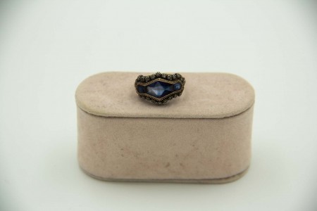 Anel de ouro e prata com lascas de diiamantes e safiras preciosamente lapidadas