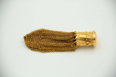 Porta moedas com malha dupla e fecho em forma de tampa em ouro amarelo