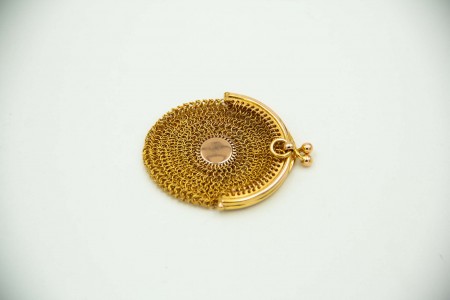 Porta moedas em ouro amarelo com arco em semi círculo e cartelas para monogramas