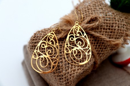 Brincos em ouro com recortes