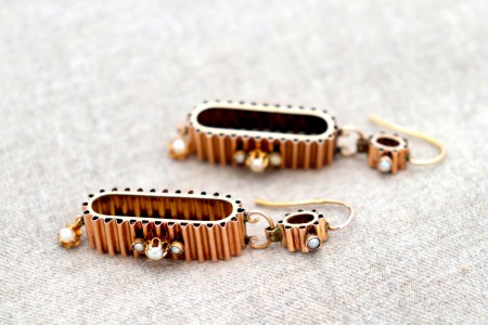 Brincos em ouro em formato canelado