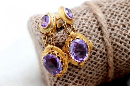 Brincos em ouro com relevos