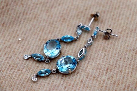  Brincos em ouro com aguas marinhas lapidadas