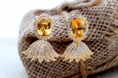 Brincos em ouro com (110) diamantes em talhe brilhante