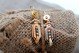 Brincos em ouro com relevos e pérolas de cultura