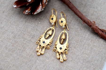 Brincos em ouro com relevos