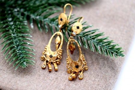 Brincos em ouro com relevos