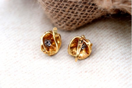 Brincos em ouro com relevos