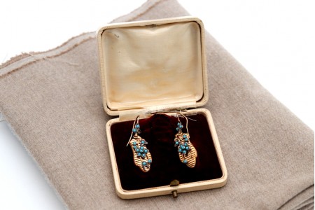 Brincos em ouro com relevos