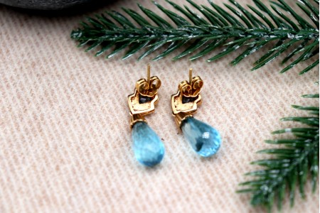 Brincos em ouro com diamantes (14) em talhe brilhante 8/8 e pingentes de topázio