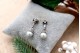 Brincos em platina com diamantes, lascas e aplicações, pérolas em pingentes