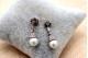 Brincos em platina com diamantes, lascas e aplicações, pérolas em pingentes