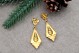 Brincos em ouro com relevos em forma de folha de oliveira com pingente