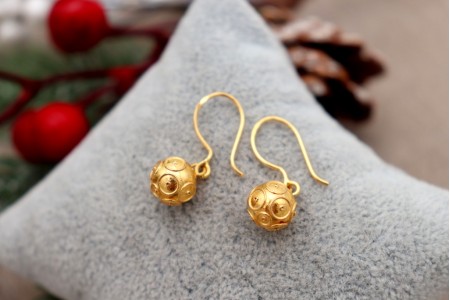 Brincos em ouro em forma de bola de Viana