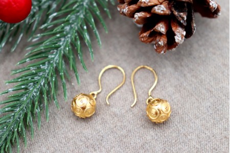 Brincos em ouro em forma de bola de Viana