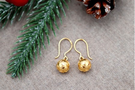 Brincos em ouro em forma de bola de Viana