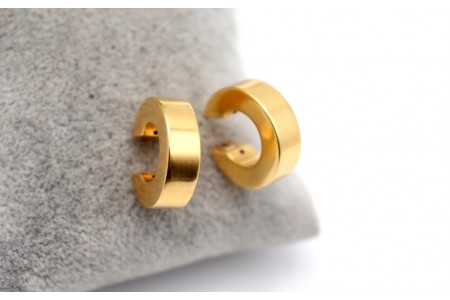 Brincos - Argolas em ouro lisos ao estilo carniceiras