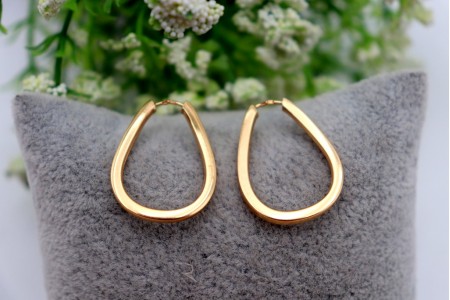 Brincos/argolas em ouro liso em forma de gota