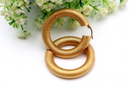 Brincos - argolas em ouro amarelo com relevos picotados