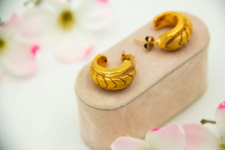 Brincos - argolas de ouro com relevos