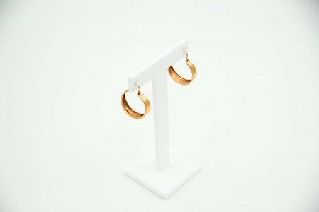 Brincos de ouro amarelo liso em forma de argolas