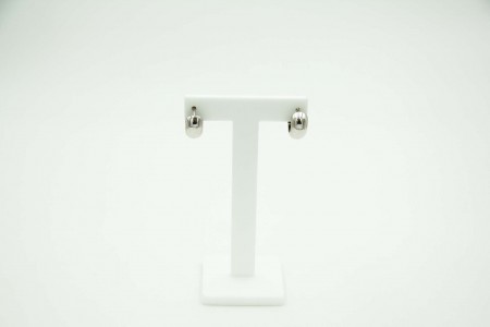 Par de argolas de ouro branco liso em formato circular