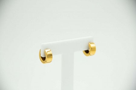 Brincos em forma de argolas em ouro amarelo