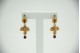 Brincos em ouro amarelo articulados com pérolas semente e pingentes com pedras 