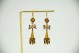 Brincos em ouro amarelo tipo pião com pingentes articulados
