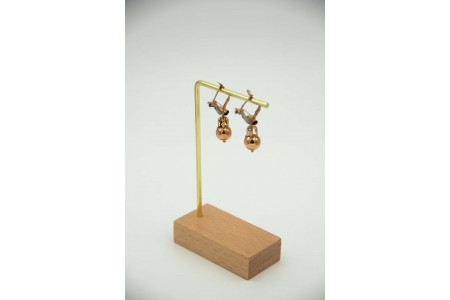 Brincos em ouro de forma esférica suspensos por coroas e aplicação de turquesas