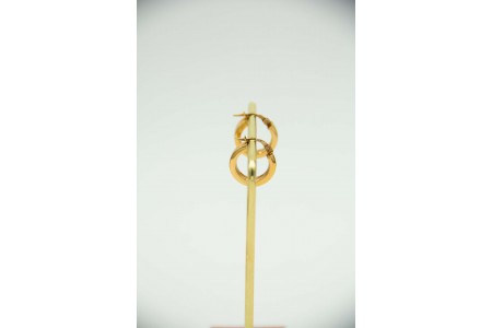 Brincos - argolas em ouro amarelo de tubo quadrado.
