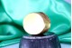  Caixa de rapé em ouro de forma elíptica com relevos em esmalte, motivos florais