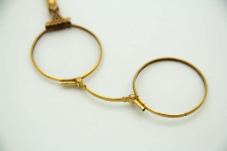 Lorgnon de ouro amarelo relevado sem lentes