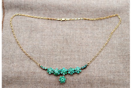 Gargantilha em ouro e prata com seis róseas