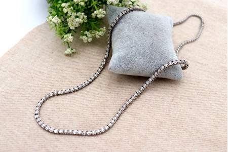  Gargantilha em ouro branco com elos encadeados e diamantes (124) 