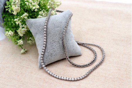  Gargantilha em ouro branco com elos encadeados e diamantes (124) 