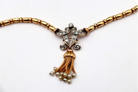 Colar em ouro bicolor com diamantes (3) em talhe brilhante antigo e lascas 