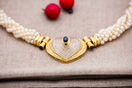  Colar de pérolas de água doce de sete (7) fiadas torcidas