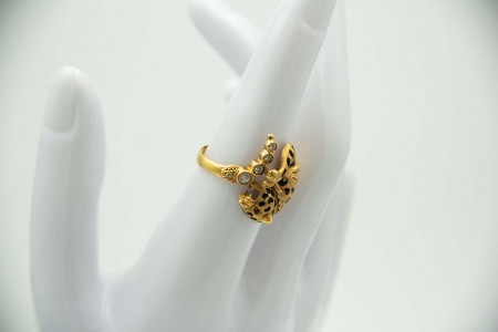 Conjunto de pulseira e anel em ouro com formato de pantera e diamantes (5) 